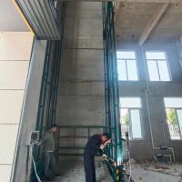 高陵區(qū)液壓升降貨梯廠家-貨梯加固、貨梯油缸漏油維修